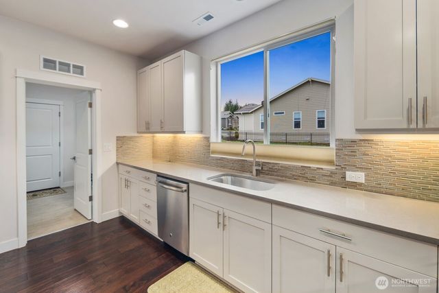 8602 Vashon Drive NE, Lacey, WA 98516