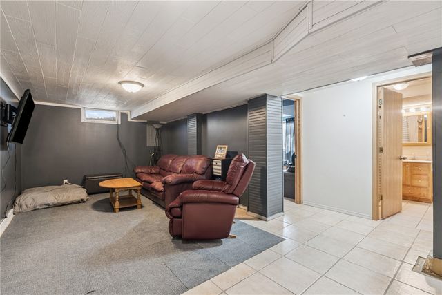 297 6th Avenue, Marion, IA 52302