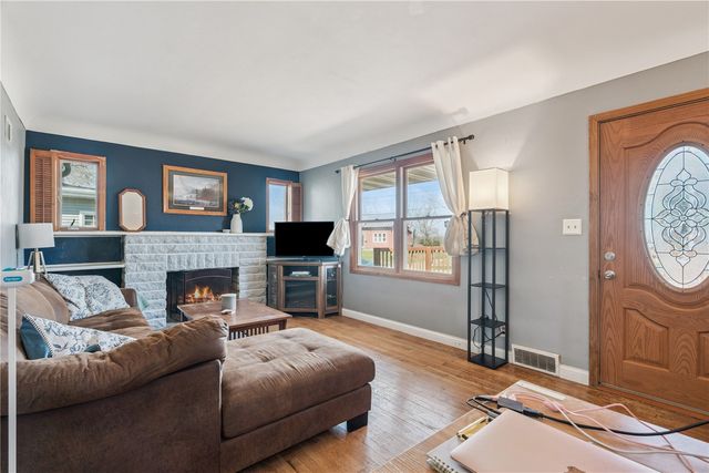 297 6th Avenue, Marion, IA 52302