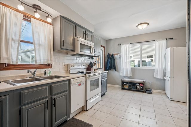 297 6th Avenue, Marion, IA 52302