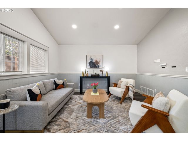 280 ROAN Dr, Eugene, OR 97401