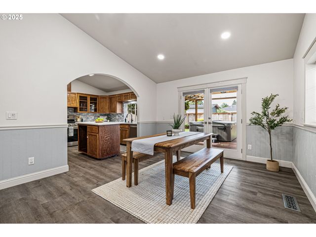 280 ROAN Dr, Eugene, OR 97401