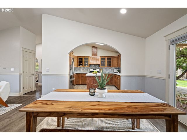 280 ROAN Dr, Eugene, OR 97401