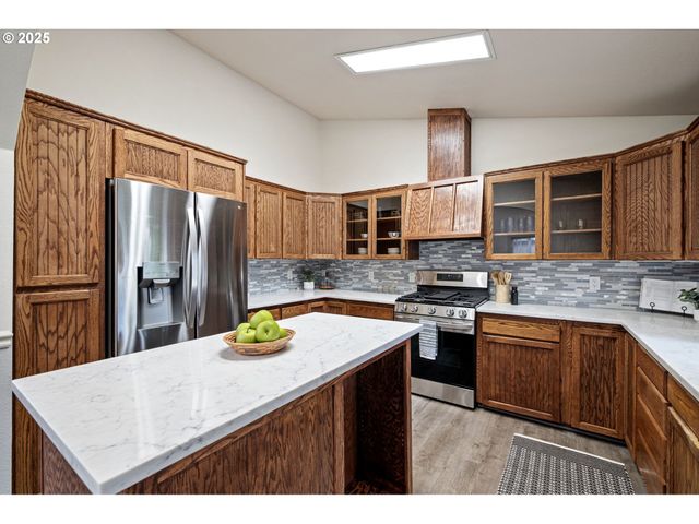 280 ROAN Dr, Eugene, OR 97401