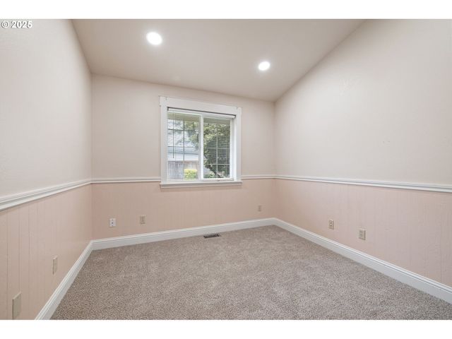 280 ROAN Dr, Eugene, OR 97401