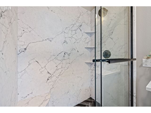 280 ROAN Dr, Eugene, OR 97401