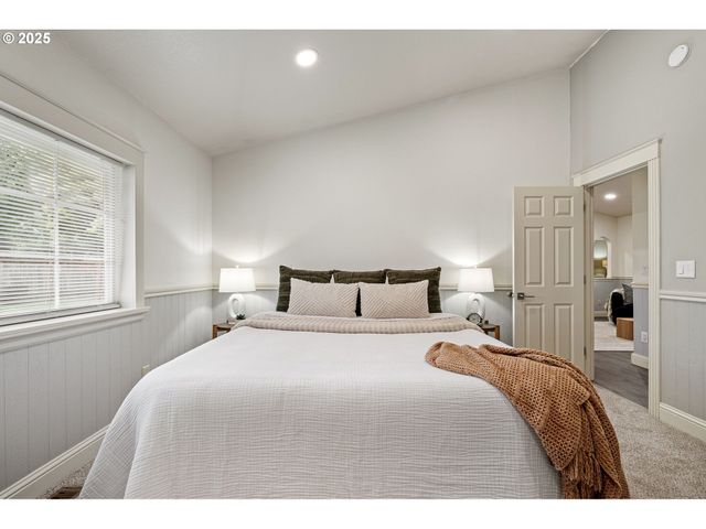 280 ROAN Dr, Eugene, OR 97401