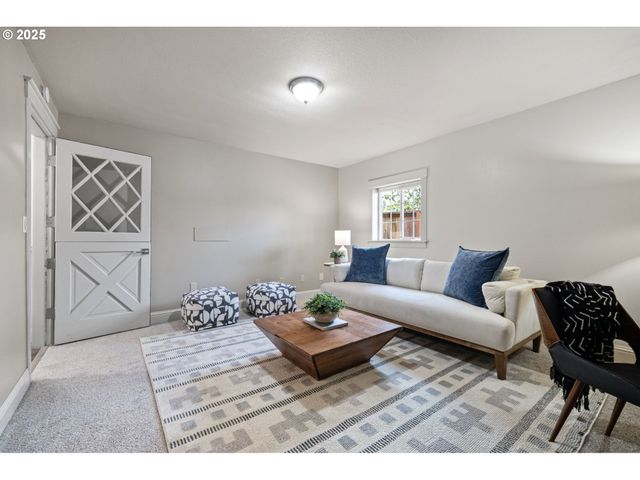 280 ROAN Dr, Eugene, OR 97401