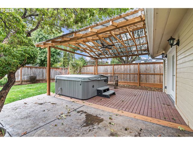 280 ROAN Dr, Eugene, OR 97401