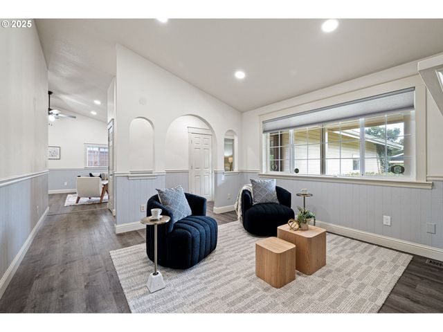 280 ROAN Dr, Eugene, OR 97401