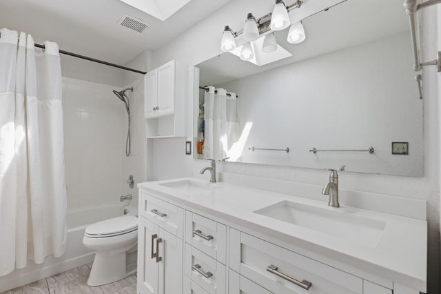 10207 N Arrowhead Dr, Spokane, WA 99208