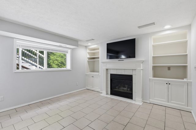 10207 N Arrowhead Dr, Spokane, WA 99208