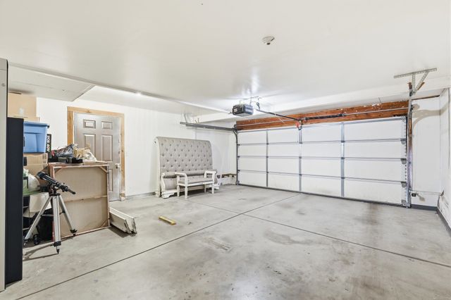 10207 N Arrowhead Dr, Spokane, WA 99208