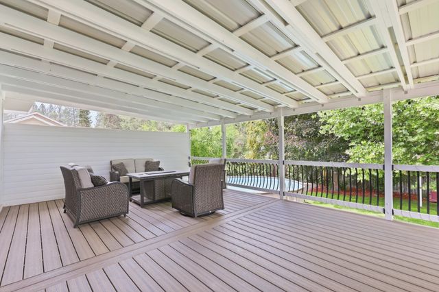 10207 N Arrowhead Dr, Spokane, WA 99208