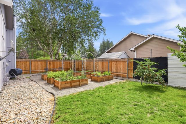 10207 N Arrowhead Dr, Spokane, WA 99208
