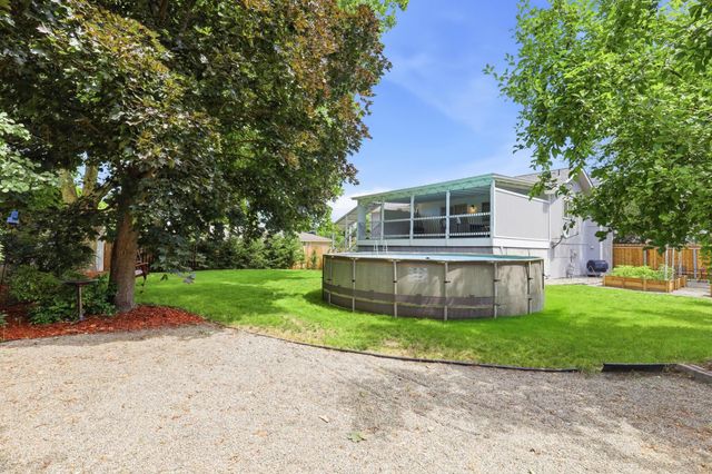 10207 N Arrowhead Dr, Spokane, WA 99208