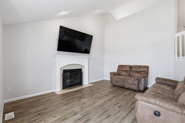 10207 N Arrowhead Dr, Spokane, WA 99208