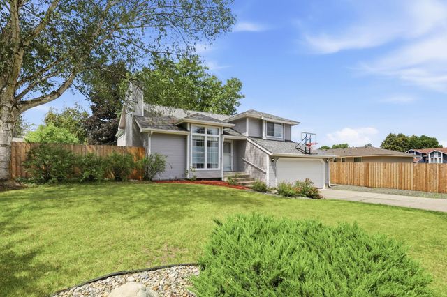 10207 N Arrowhead Dr, Spokane, WA 99208