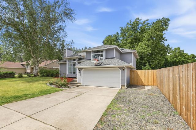 10207 N Arrowhead Dr, Spokane, WA 99208