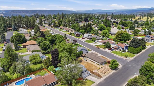 10207 N Arrowhead Dr, Spokane, WA 99208