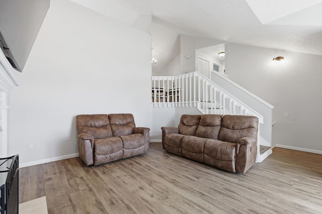 10207 N Arrowhead Dr, Spokane, WA 99208