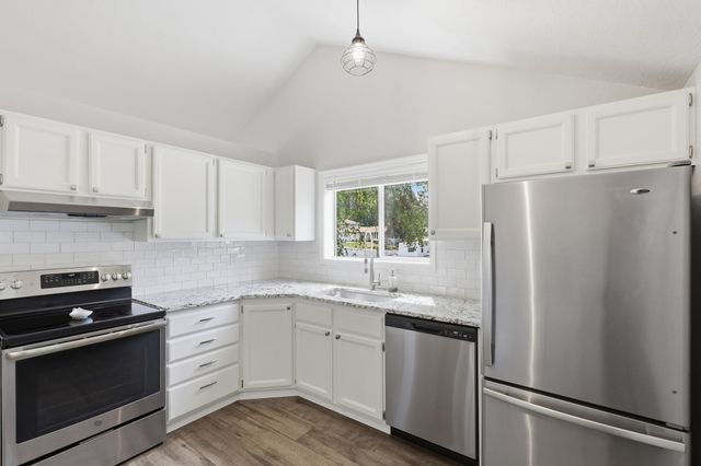 10207 N Arrowhead Dr, Spokane, WA 99208