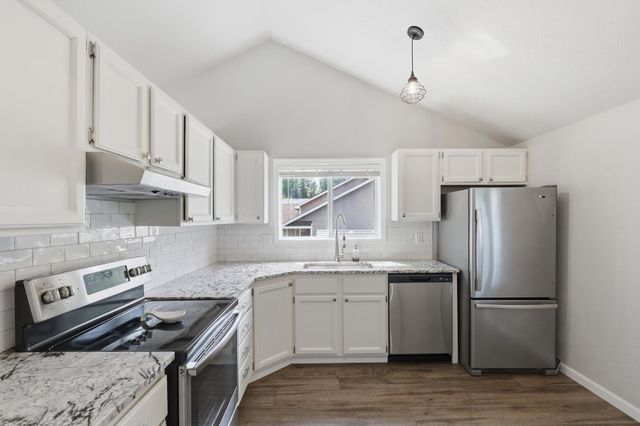 10207 N Arrowhead Dr, Spokane, WA 99208