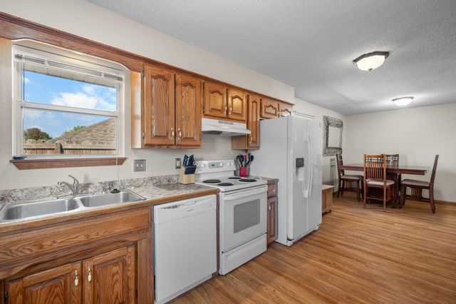 1431 Isdell Street, Bolivar, MO 65613