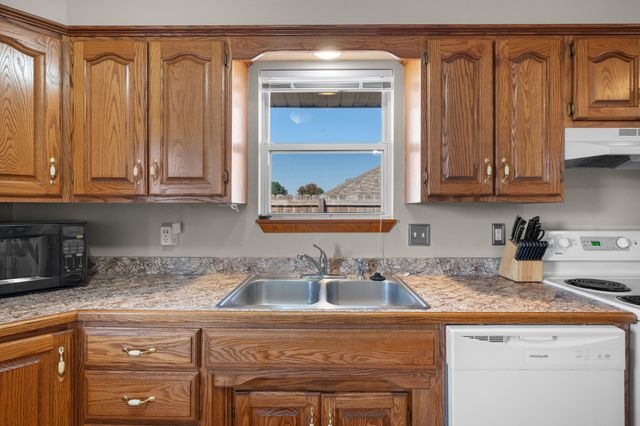 1431 Isdell Street, Bolivar, MO 65613