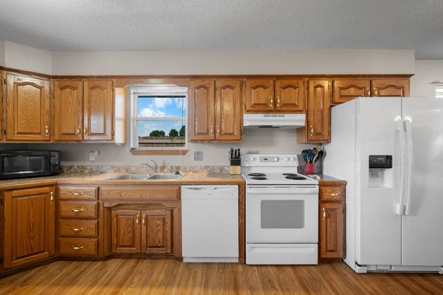 1431 Isdell Street, Bolivar, MO 65613