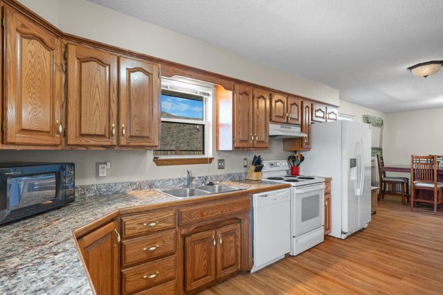 1431 Isdell Street, Bolivar, MO 65613