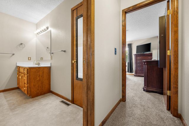 1431 Isdell Street, Bolivar, MO 65613