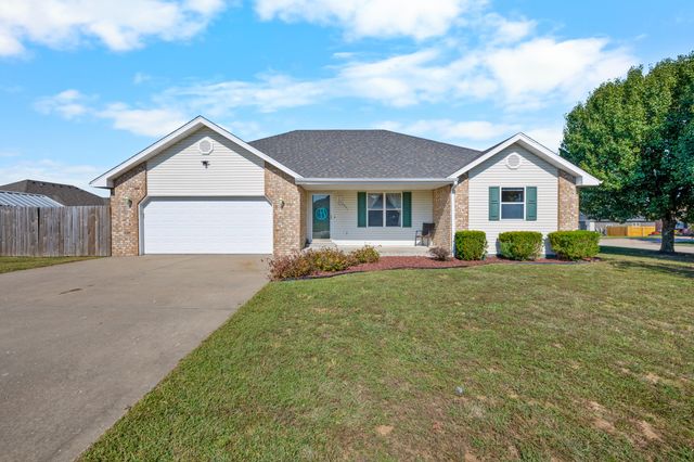 1431 Isdell Street, Bolivar, MO 65613