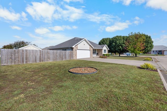 1431 Isdell Street, Bolivar, MO 65613