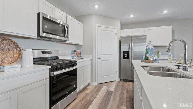 12732 Watts Drive, Fort Wayne, IN 46818