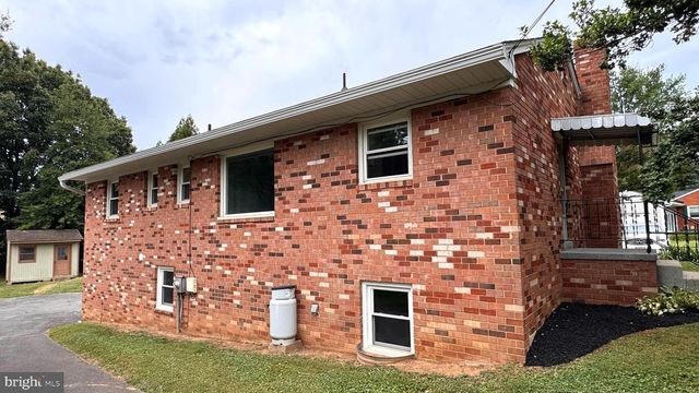 204 AYR ST NW, Leesburg, VA 20176