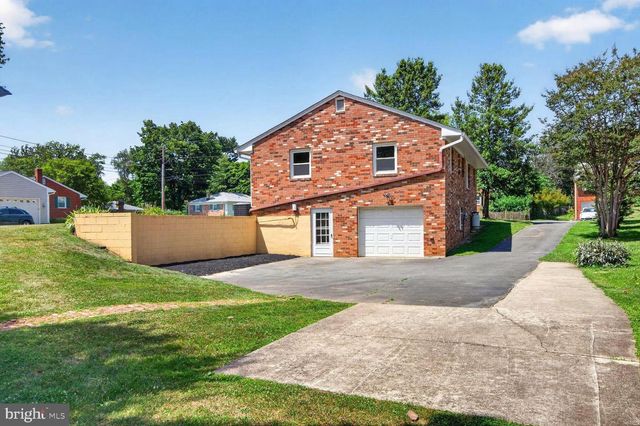204 AYR ST NW, Leesburg, VA 20176