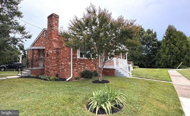 204 AYR ST NW, Leesburg, VA 20176
