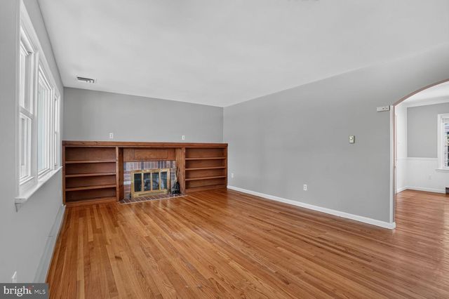 204 AYR ST NW, Leesburg, VA 20176