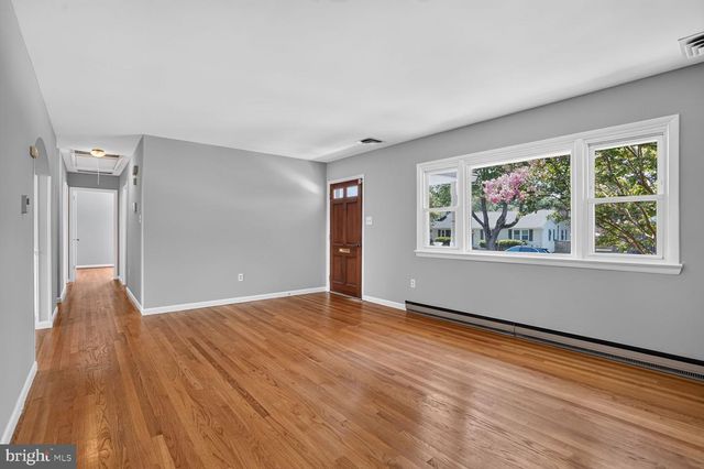 204 AYR ST NW, Leesburg, VA 20176