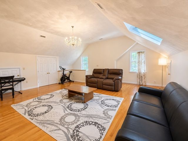 360-A Charles St 1, Malden, MA 02148