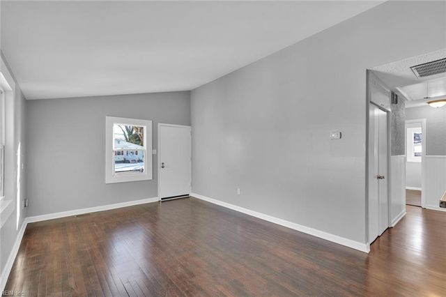 1004 E Russell CT, Newport News, VA 23605