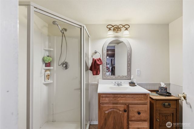 1071 Swanson Way NE, Poulsbo, WA 98370