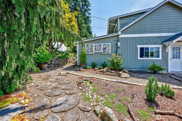1071 Swanson Way NE, Poulsbo, WA 98370