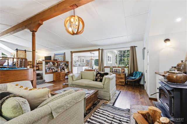 1071 Swanson Way NE, Poulsbo, WA 98370