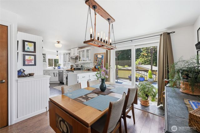 1071 Swanson Way NE, Poulsbo, WA 98370