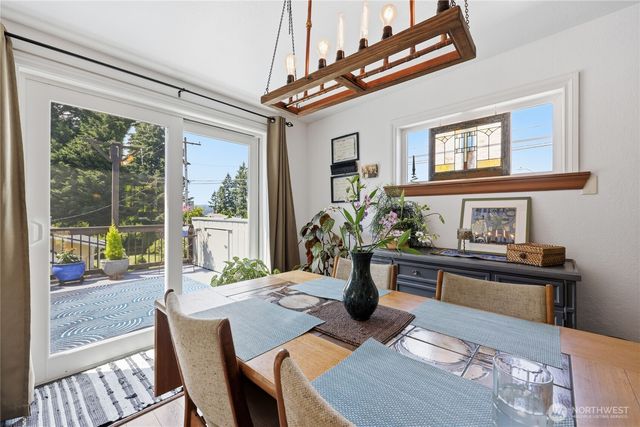 1071 Swanson Way NE, Poulsbo, WA 98370