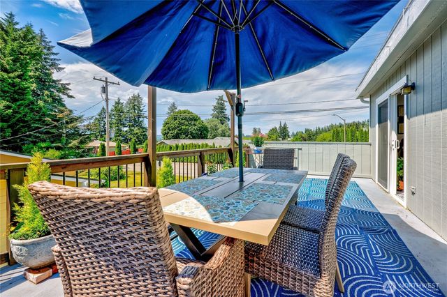1071 Swanson Way NE, Poulsbo, WA 98370