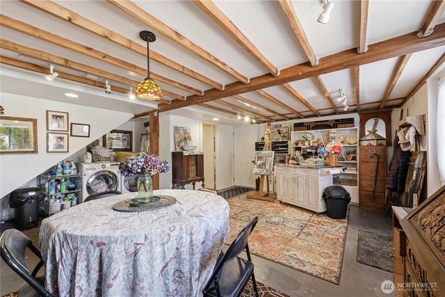 1071 Swanson Way NE, Poulsbo, WA 98370