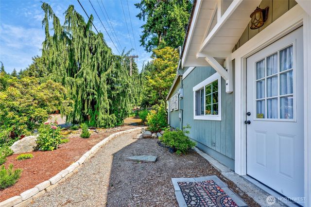 1071 Swanson Way NE, Poulsbo, WA 98370